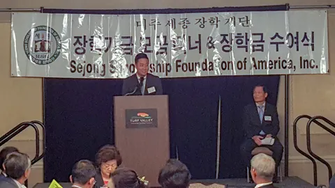 Award Ceremonies & Press — photo 7